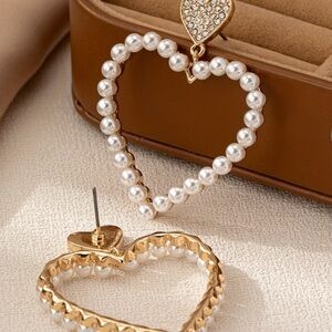 NEW Elegant Romantic Gold and Pearl Heart Earrings. Cute Heart earrings 🤍